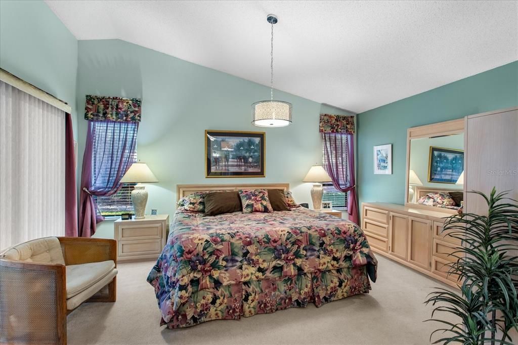 合同活跃: $329,500 (3 贝兹, 2 浴室, 1484 平方英尺)