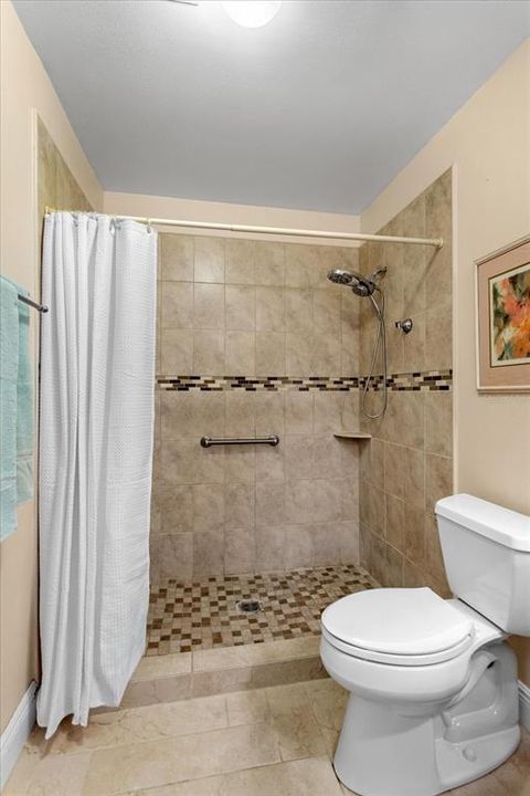 合同活跃: $329,500 (3 贝兹, 2 浴室, 1484 平方英尺)