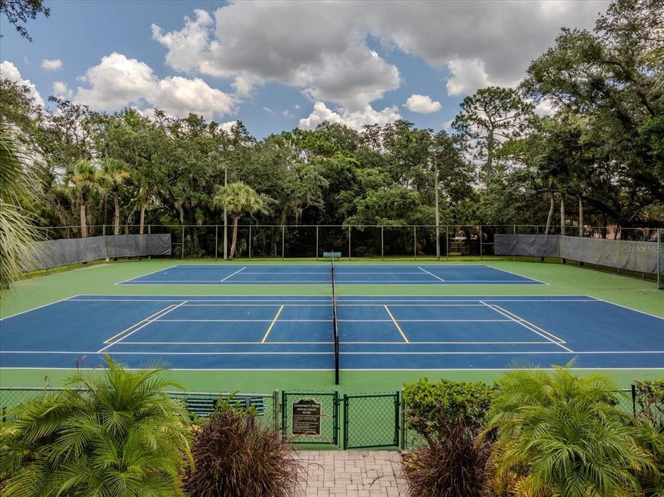 合同活跃: $329,500 (3 贝兹, 2 浴室, 1484 平方英尺)