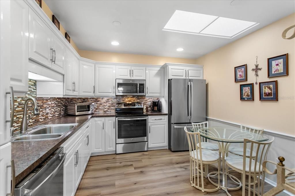 合同活跃: $329,500 (3 贝兹, 2 浴室, 1484 平方英尺)