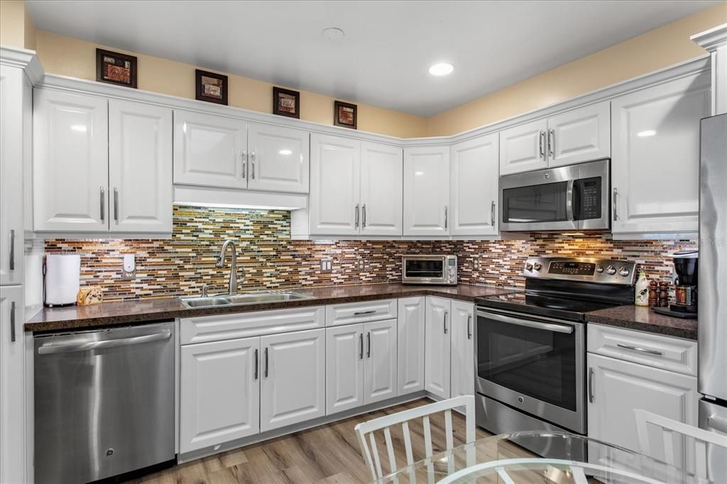 合同活跃: $329,500 (3 贝兹, 2 浴室, 1484 平方英尺)