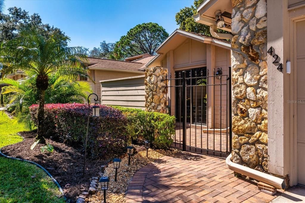 合同活跃: $329,500 (3 贝兹, 2 浴室, 1484 平方英尺)