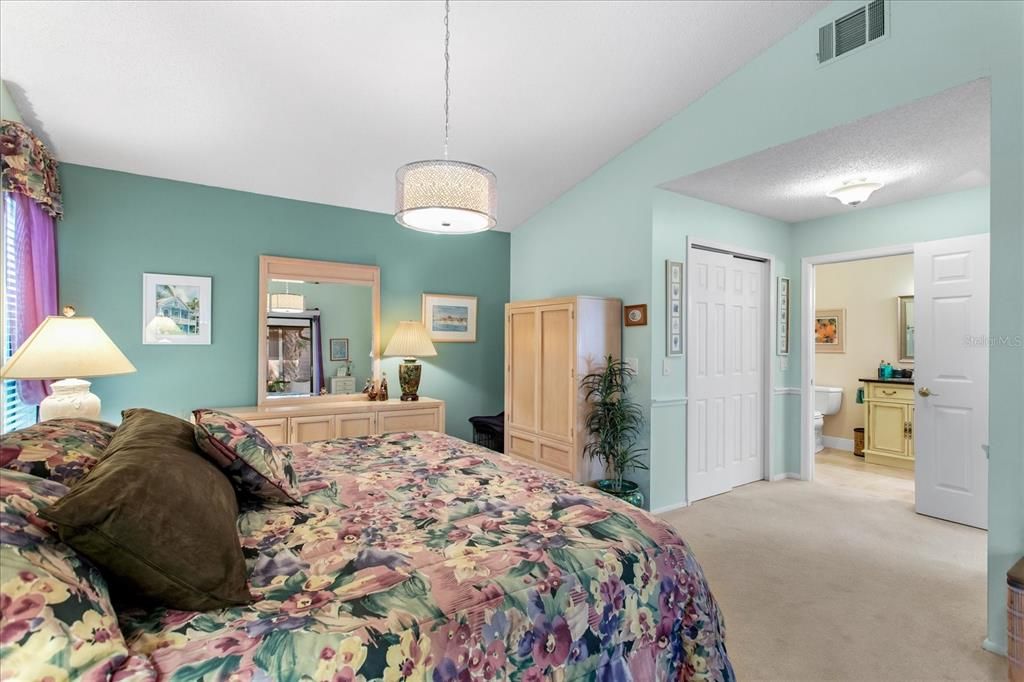 合同活跃: $329,500 (3 贝兹, 2 浴室, 1484 平方英尺)