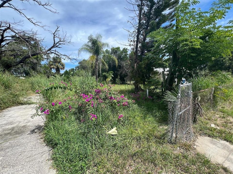 待售: $49,999 (0.21 acres)