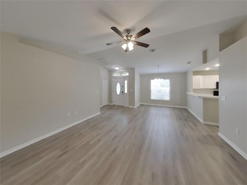 For Rent: $1,689 (3 beds, 3 baths, 1345 Square Feet)