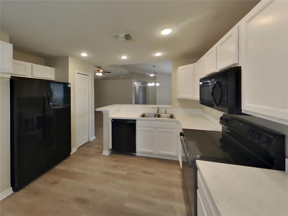 For Rent: $1,689 (3 beds, 3 baths, 1345 Square Feet)