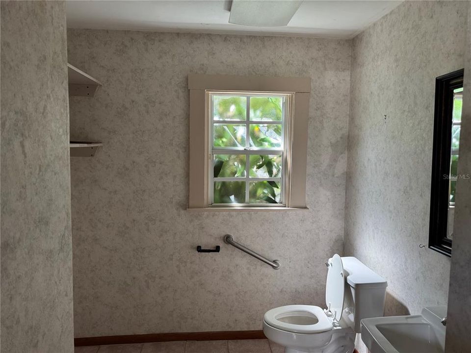 待售: $275,000 (0 贝兹, 0 浴室, 838 平方英尺)