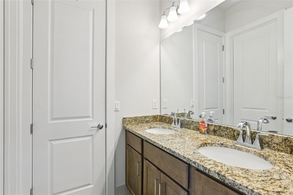 На продажу: $1,199,000 (6 спален, 4 ванн, 4854 Квадратных фут)