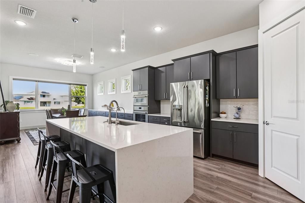 На продажу: $1,199,000 (6 спален, 4 ванн, 4854 Квадратных фут)