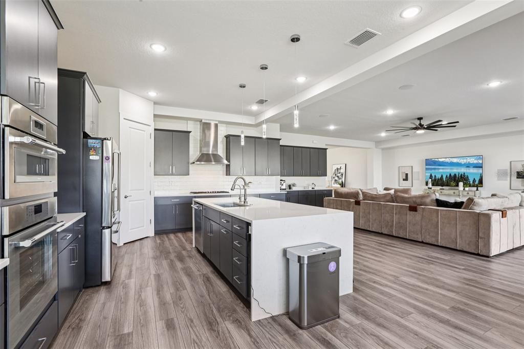 На продажу: $1,199,000 (6 спален, 4 ванн, 4854 Квадратных фут)