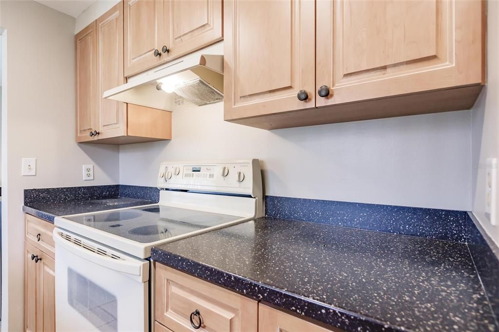 На продажу: $167,500 (2 спален, 1 ванн, 857 Квадратных фут)