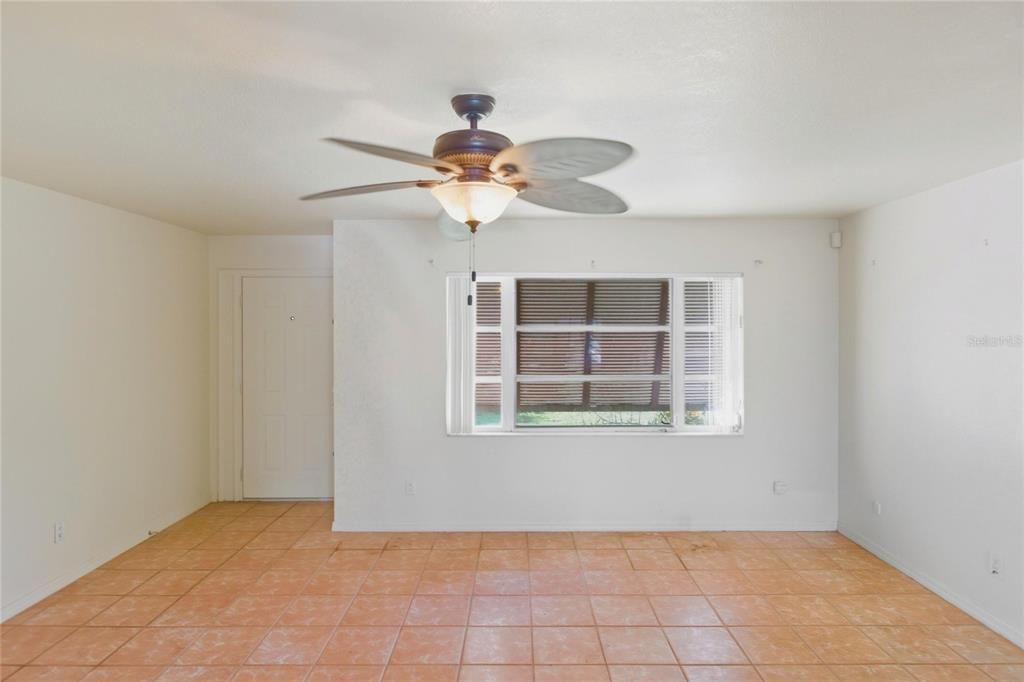 待售: $237,500 (2 贝兹, 2 浴室, 1064 平方英尺)