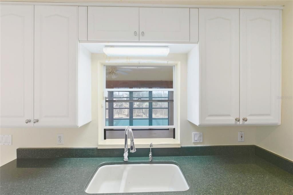 待售: $237,500 (2 贝兹, 2 浴室, 1064 平方英尺)