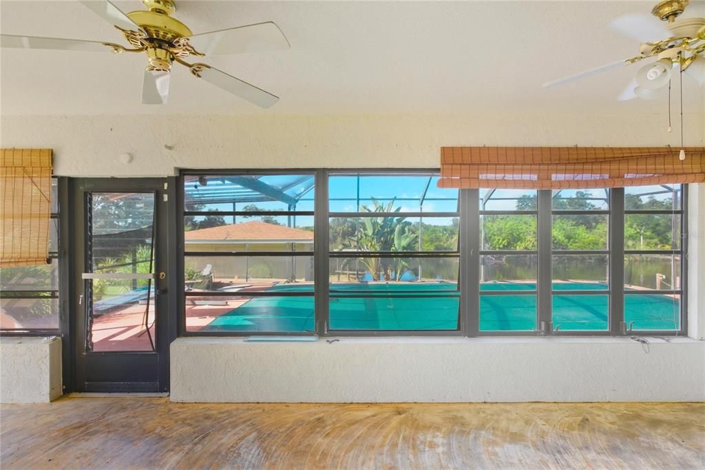 待售: $237,500 (2 贝兹, 2 浴室, 1064 平方英尺)