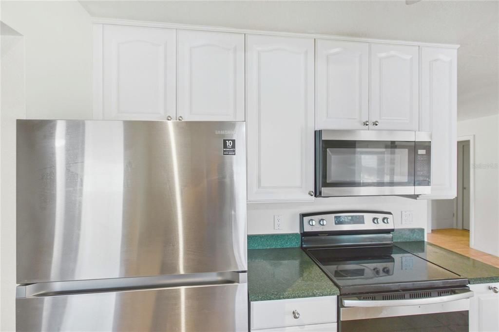 待售: $237,500 (2 贝兹, 2 浴室, 1064 平方英尺)