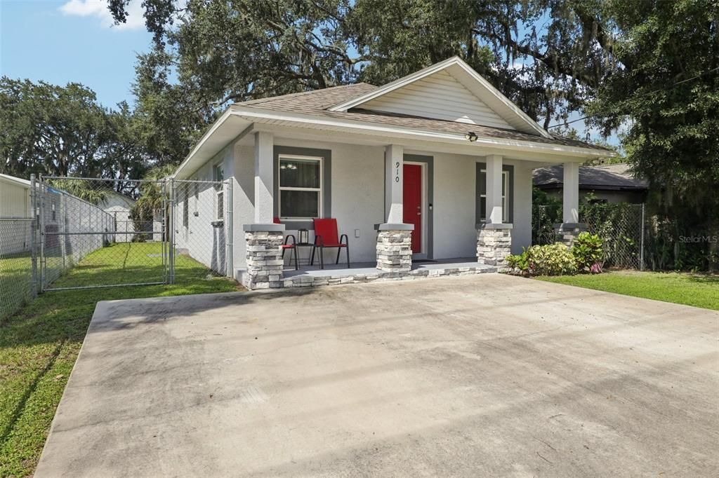 最近售出: $300,000 (3 贝兹, 2 浴室, 1352 平方英尺)