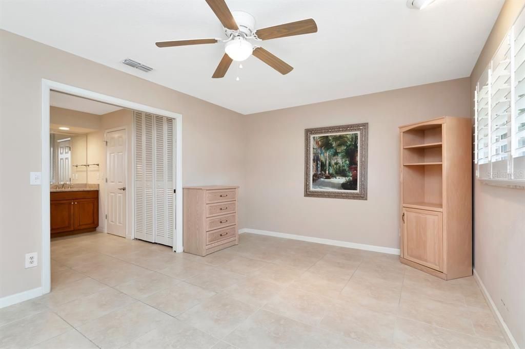 En Venta: $1,299,000 (4 camas, 3 baños, 2935 Pies cuadrados)