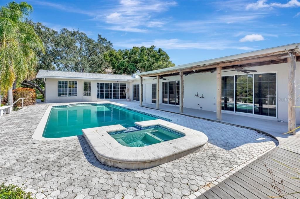 En Venta: $1,299,000 (4 camas, 3 baños, 2935 Pies cuadrados)