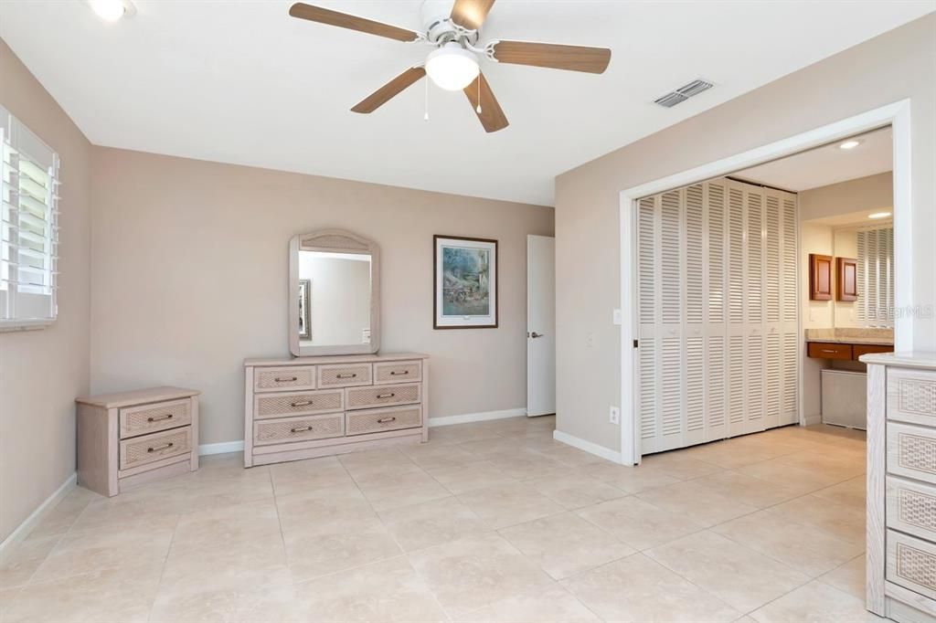 En Venta: $1,299,000 (4 camas, 3 baños, 2935 Pies cuadrados)