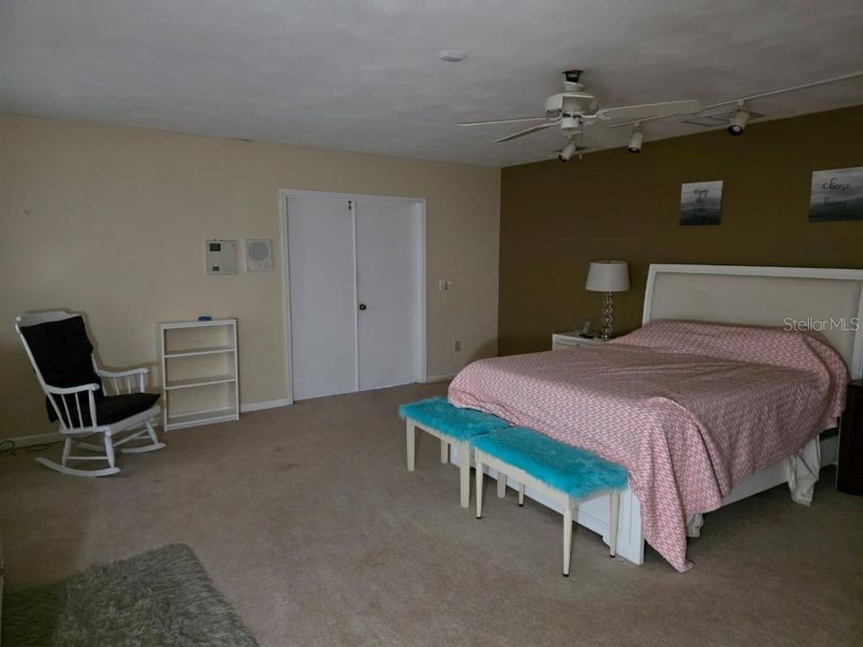 For Sale: $995,000 (4 beds, 2 baths, 4783 Square Feet)