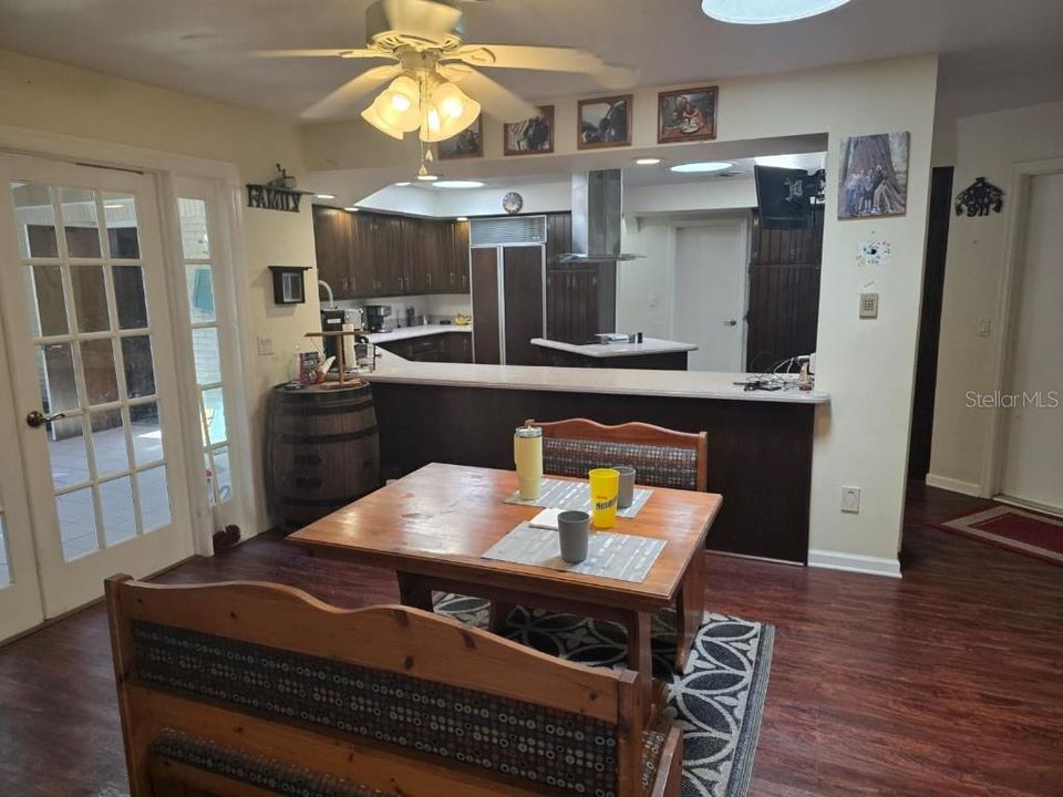 For Sale: $995,000 (4 beds, 2 baths, 4783 Square Feet)