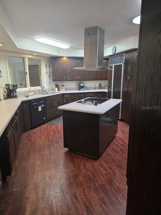 For Sale: $995,000 (4 beds, 2 baths, 4783 Square Feet)