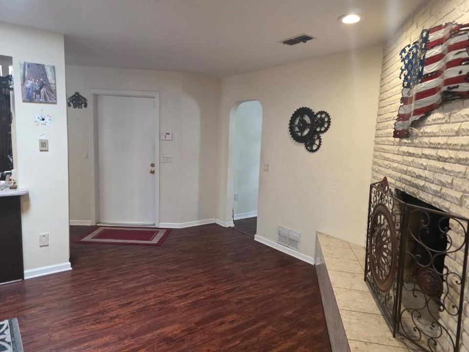 For Sale: $995,000 (4 beds, 2 baths, 4783 Square Feet)