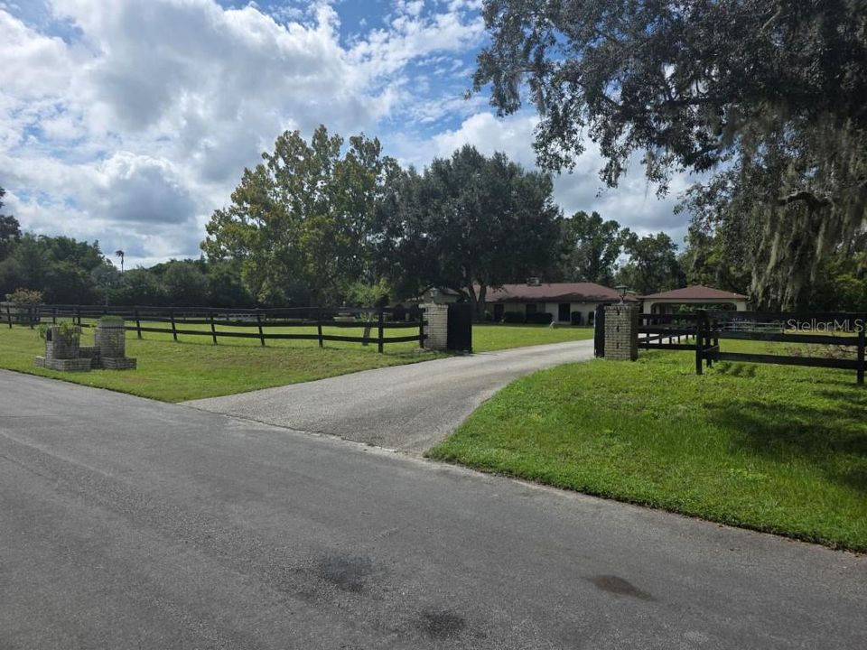 For Sale: $995,000 (4 beds, 2 baths, 4783 Square Feet)