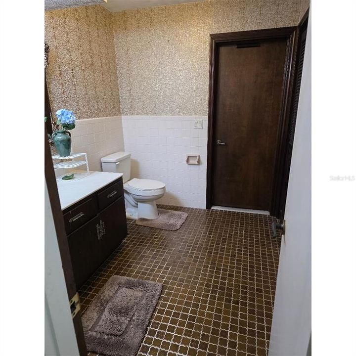 For Sale: $995,000 (4 beds, 2 baths, 4783 Square Feet)