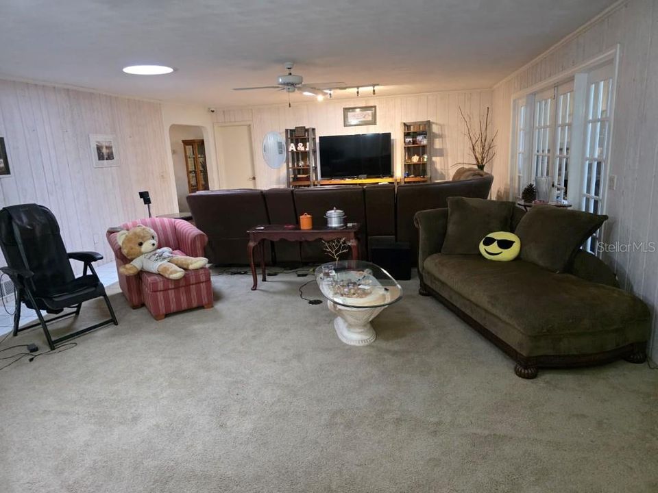 For Sale: $995,000 (4 beds, 2 baths, 4783 Square Feet)