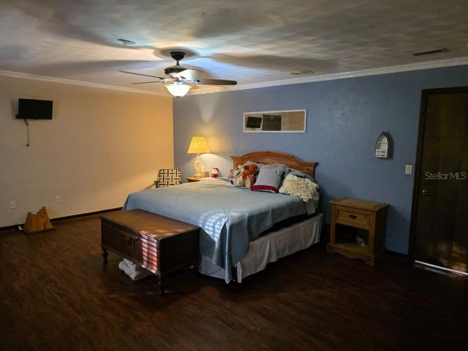 For Sale: $995,000 (4 beds, 2 baths, 4783 Square Feet)