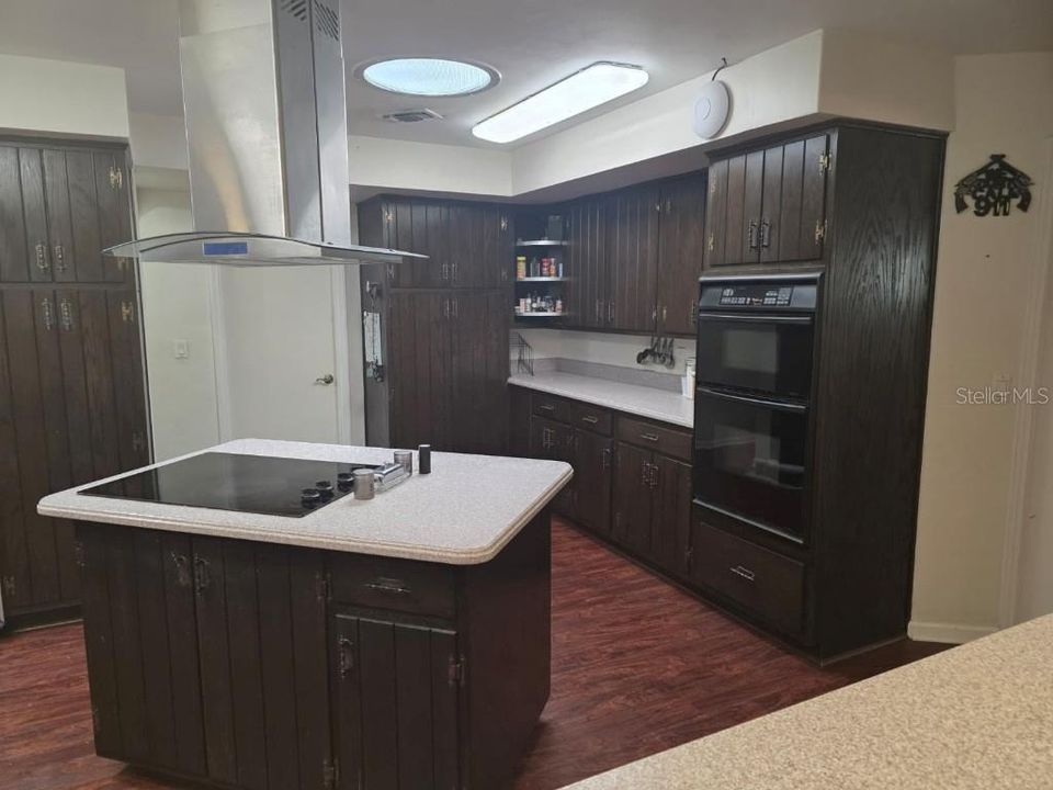 For Sale: $995,000 (4 beds, 2 baths, 4783 Square Feet)