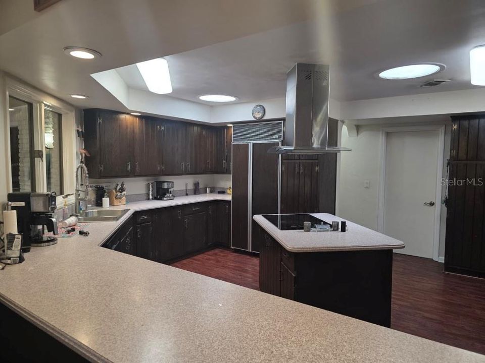 For Sale: $995,000 (4 beds, 2 baths, 4783 Square Feet)