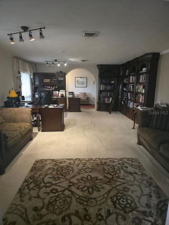 For Sale: $995,000 (4 beds, 2 baths, 4783 Square Feet)