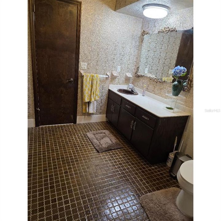 For Sale: $995,000 (4 beds, 2 baths, 4783 Square Feet)