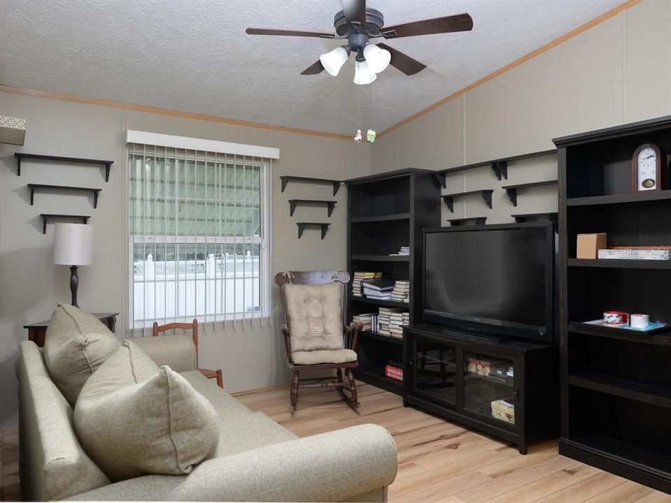 待售: $199,900 (3 贝兹, 2 浴室, 1800 平方英尺)