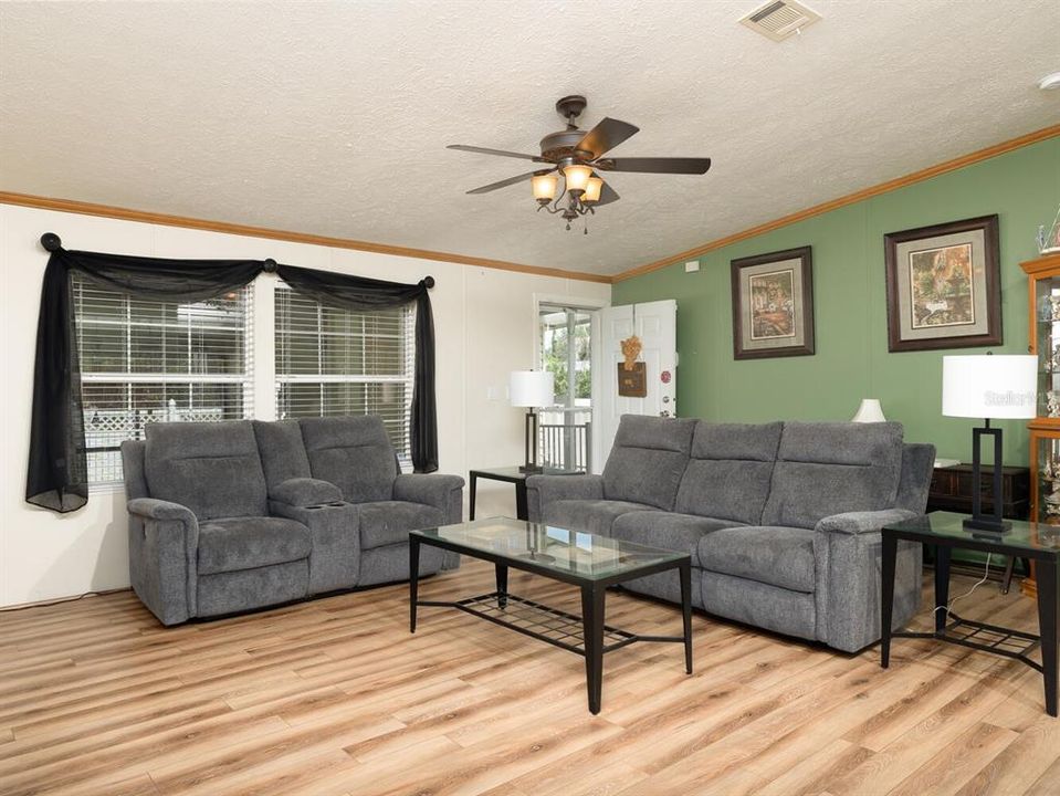 待售: $199,900 (3 贝兹, 2 浴室, 1800 平方英尺)