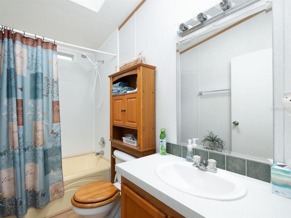 待售: $199,900 (3 贝兹, 2 浴室, 1800 平方英尺)