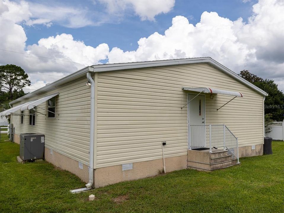 待售: $199,900 (3 贝兹, 2 浴室, 1800 平方英尺)