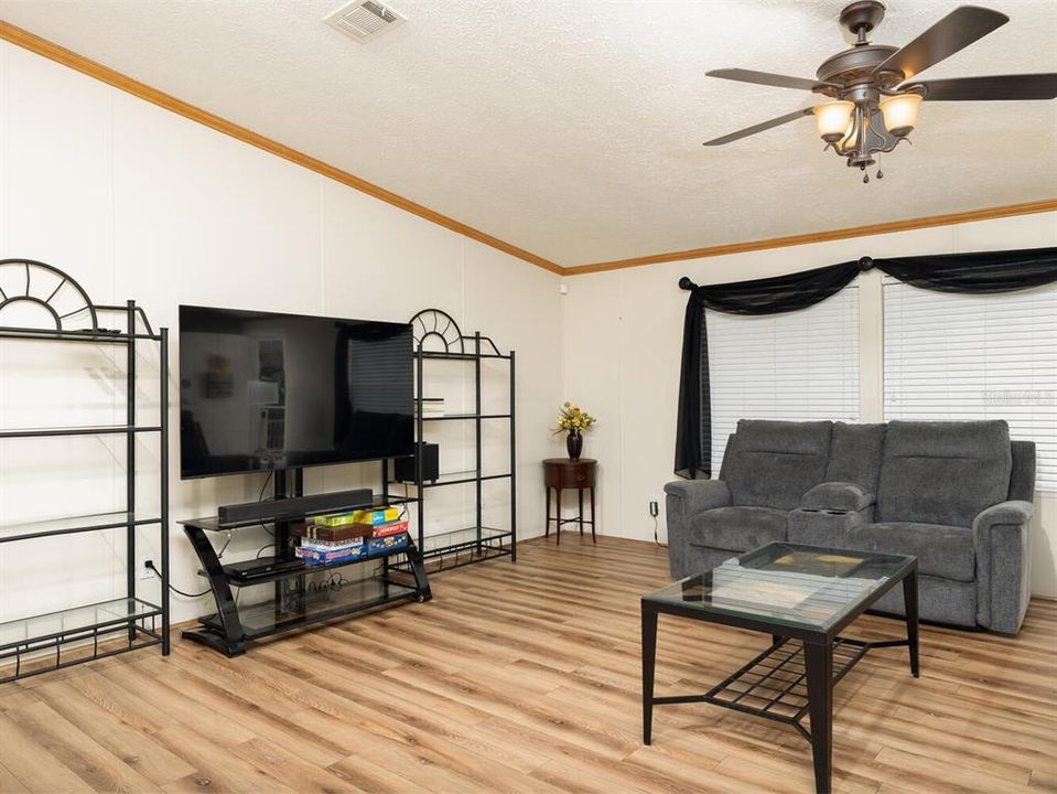 待售: $199,900 (3 贝兹, 2 浴室, 1800 平方英尺)