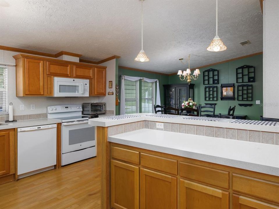 待售: $199,900 (3 贝兹, 2 浴室, 1800 平方英尺)