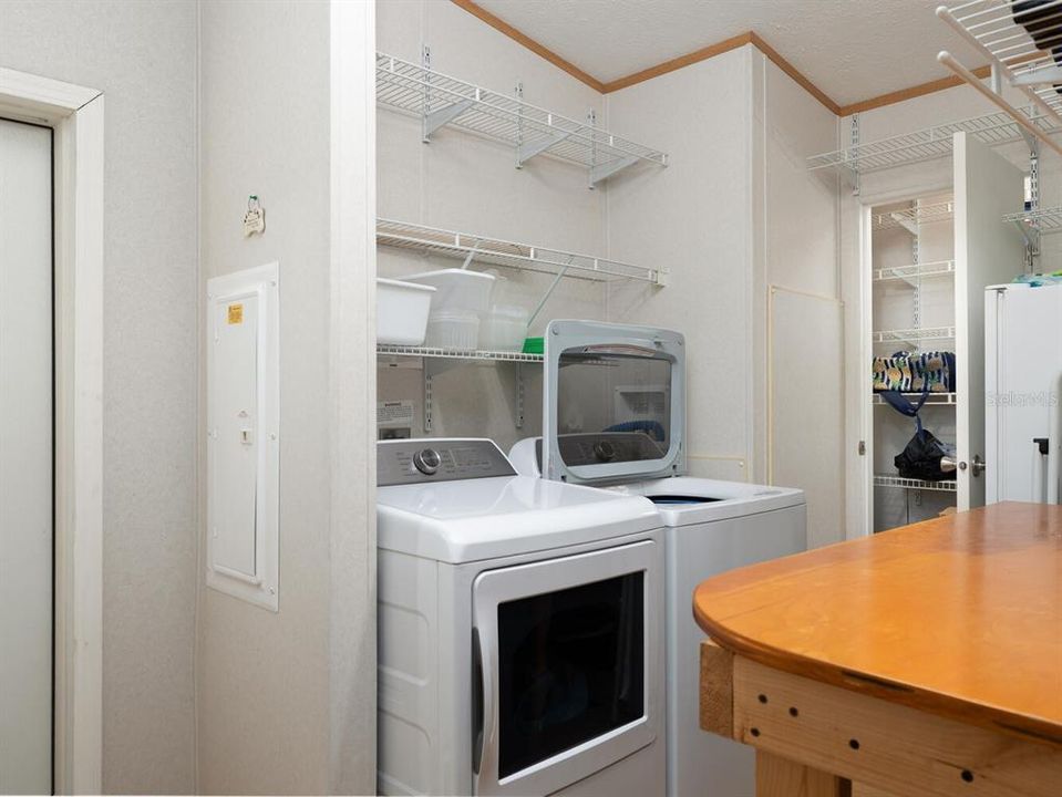 待售: $199,900 (3 贝兹, 2 浴室, 1800 平方英尺)