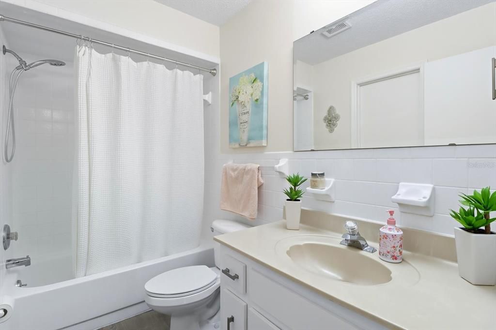 На продажу: $320,000 (2 спален, 2 ванн, 1434 Квадратных фут)