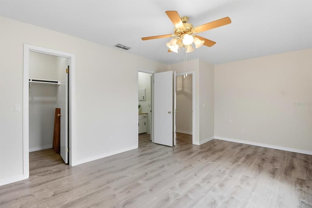 На продажу: $320,000 (2 спален, 2 ванн, 1434 Квадратных фут)