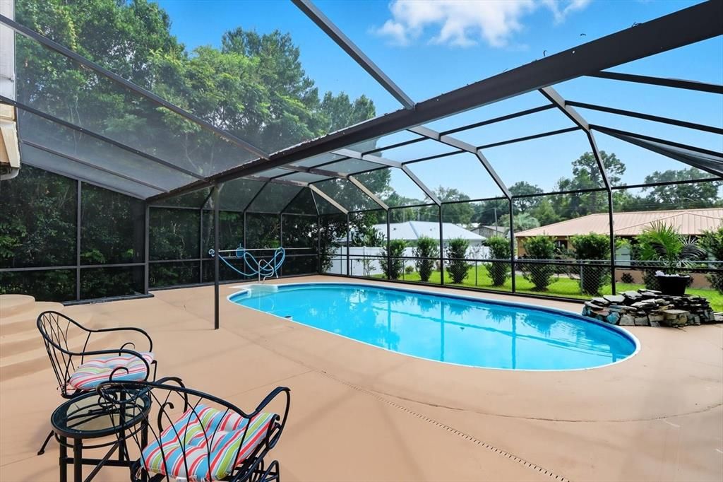 На продажу: $320,000 (2 спален, 2 ванн, 1434 Квадратных фут)