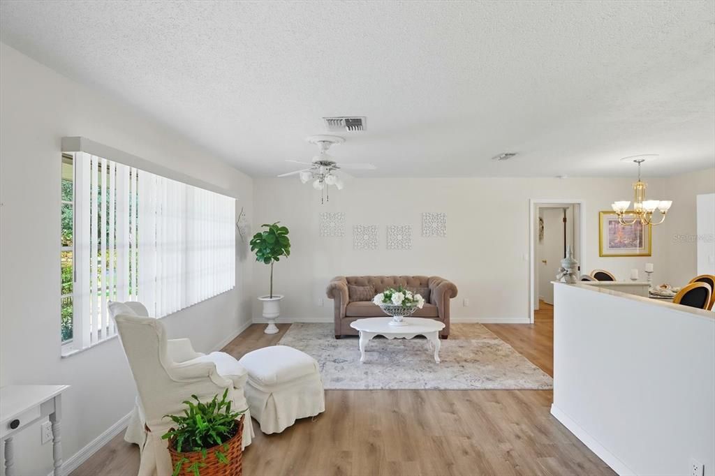 На продажу: $320,000 (2 спален, 2 ванн, 1434 Квадратных фут)