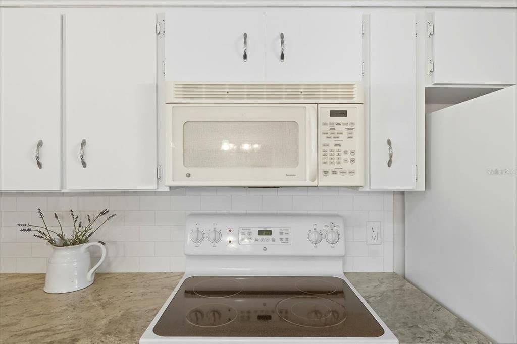 На продажу: $320,000 (2 спален, 2 ванн, 1434 Квадратных фут)