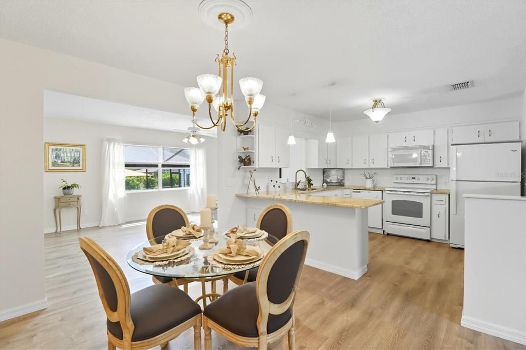 На продажу: $320,000 (2 спален, 2 ванн, 1434 Квадратных фут)