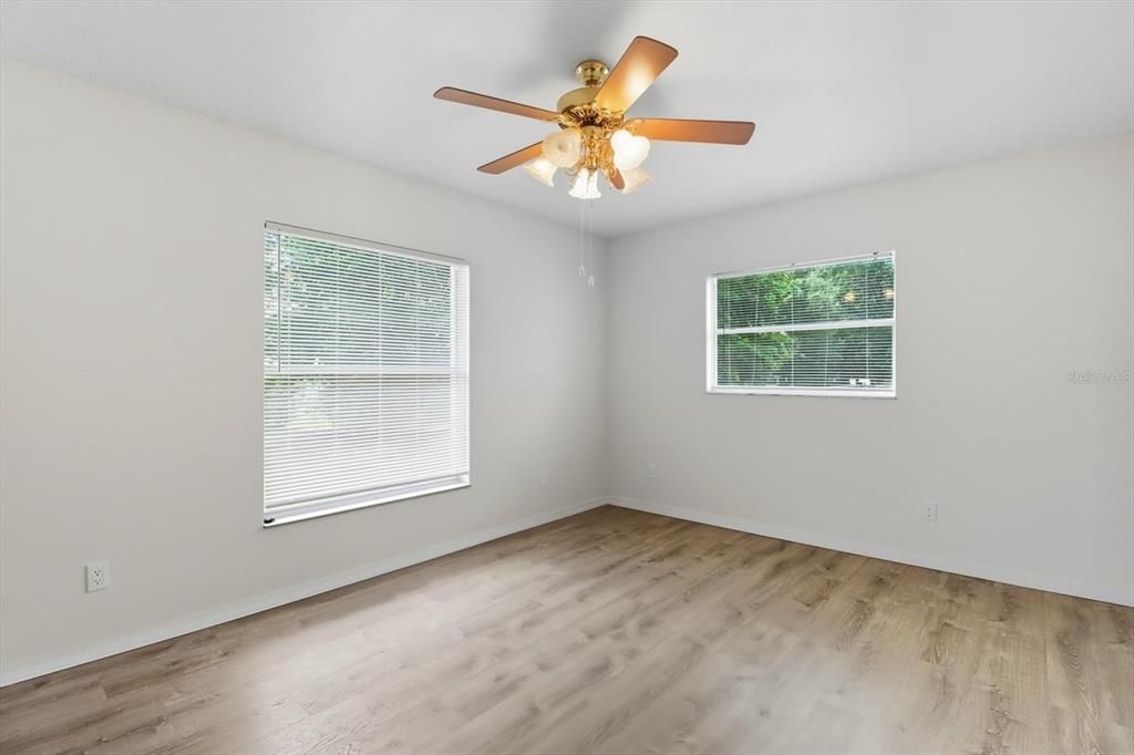 На продажу: $320,000 (2 спален, 2 ванн, 1434 Квадратных фут)