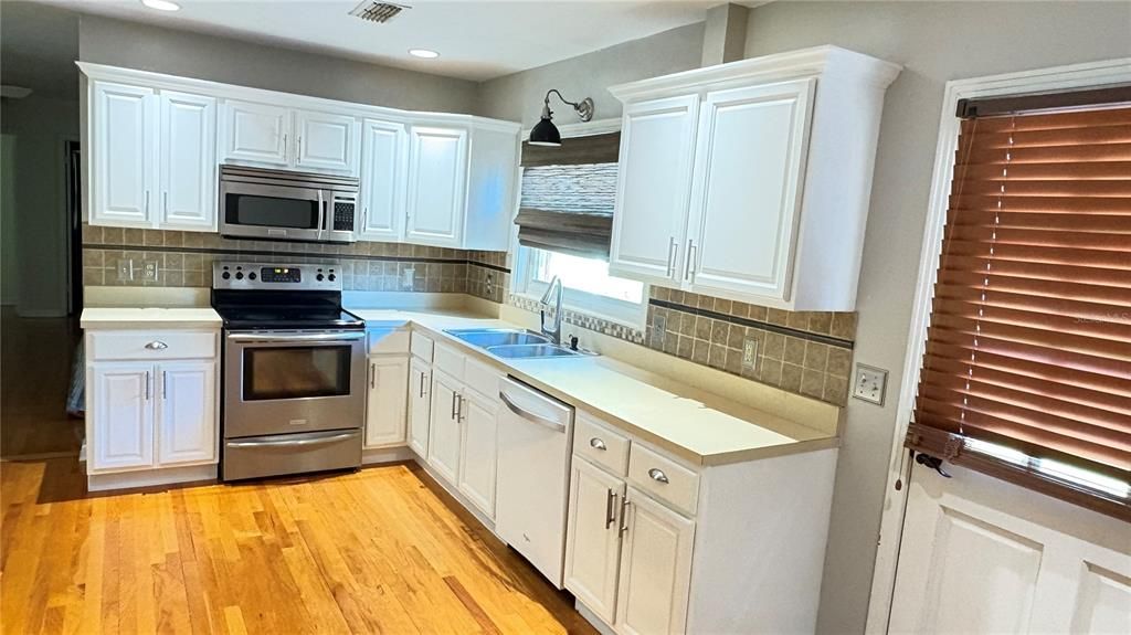 В аренду: $2,100 (3 спален, 3 ванн, 1641 Квадратных фут)